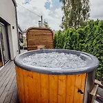 Будинок відпочинку River House Jacuzzi Sauna *