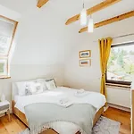 River House Jacuzzi Sauna Будинок відпочинку