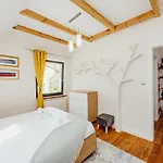 River House Jacuzzi Sauna Будинок відпочинку *
