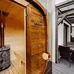 River House Jacuzzi Sauna Будинок відпочинку