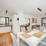 River House Jacuzzi Sauna Будинок відпочинку