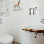 River House Jacuzzi Sauna